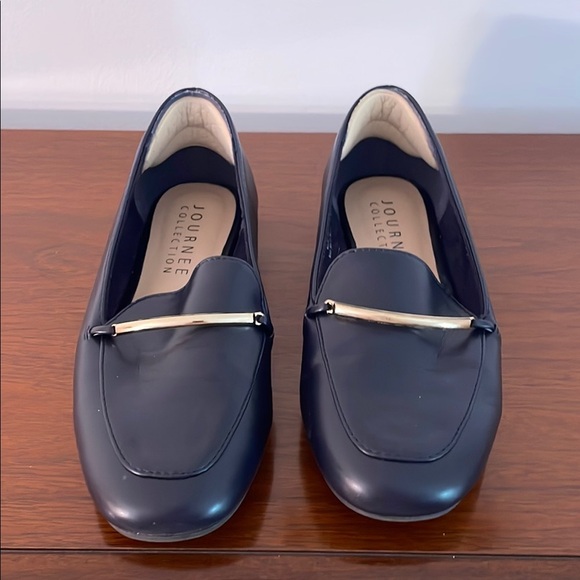 Journee Collection Women's Navy Loafers with Gold Accent - Picture 1 of 7